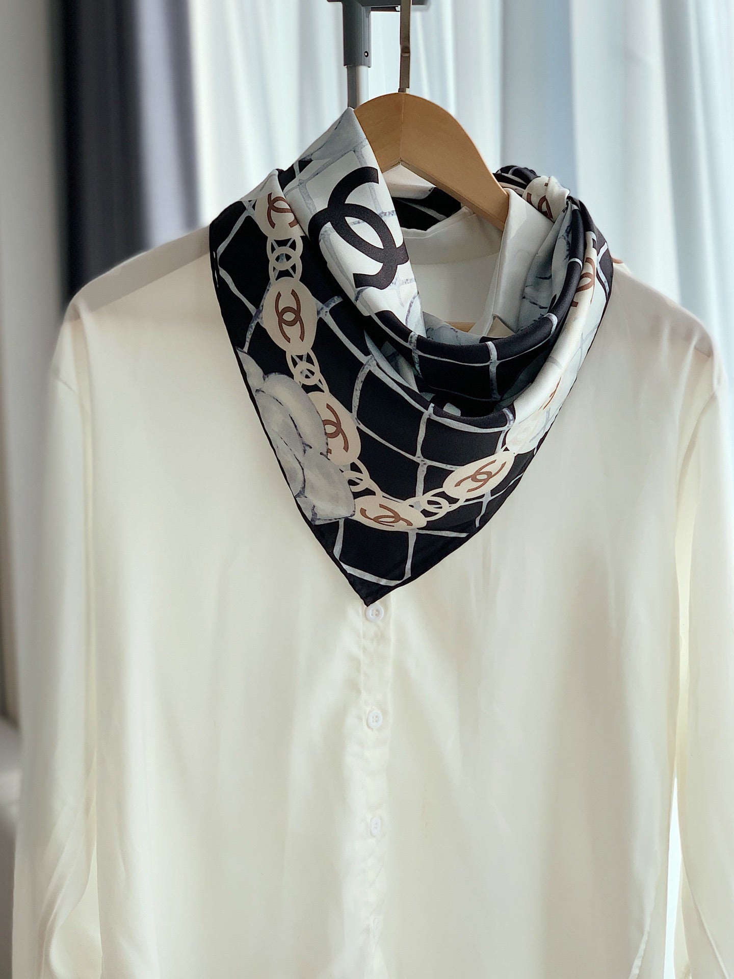 155NC95WDE Stylish Silk Scarve
