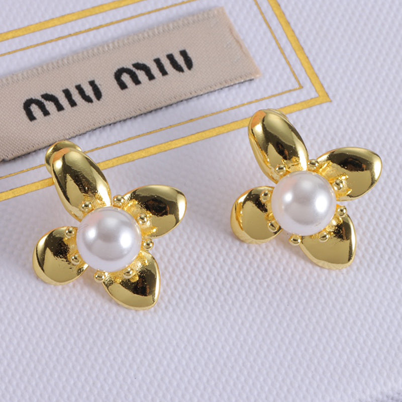 14A526EDE Stylish Earrings