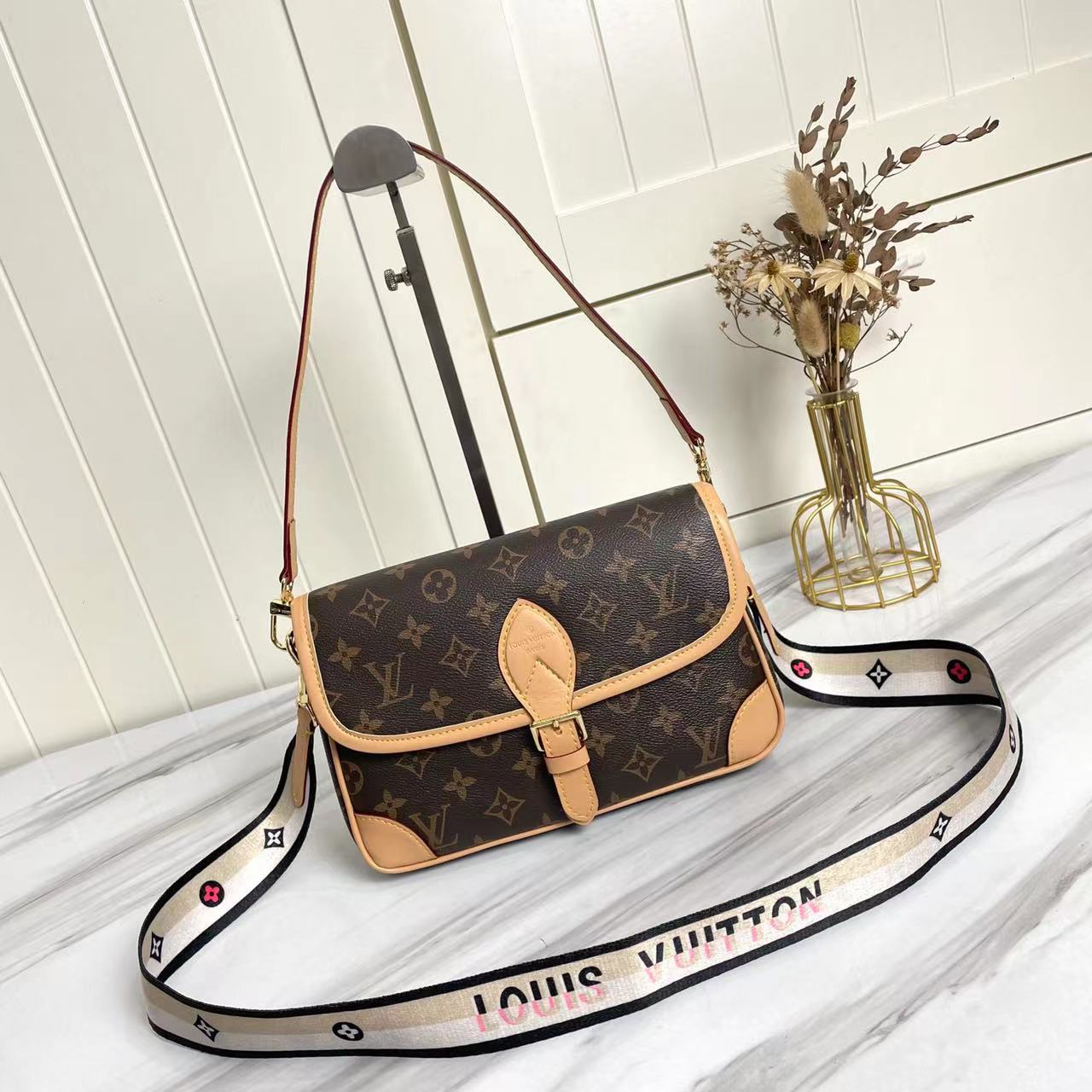 2XE028BDE Stylish leather bag 