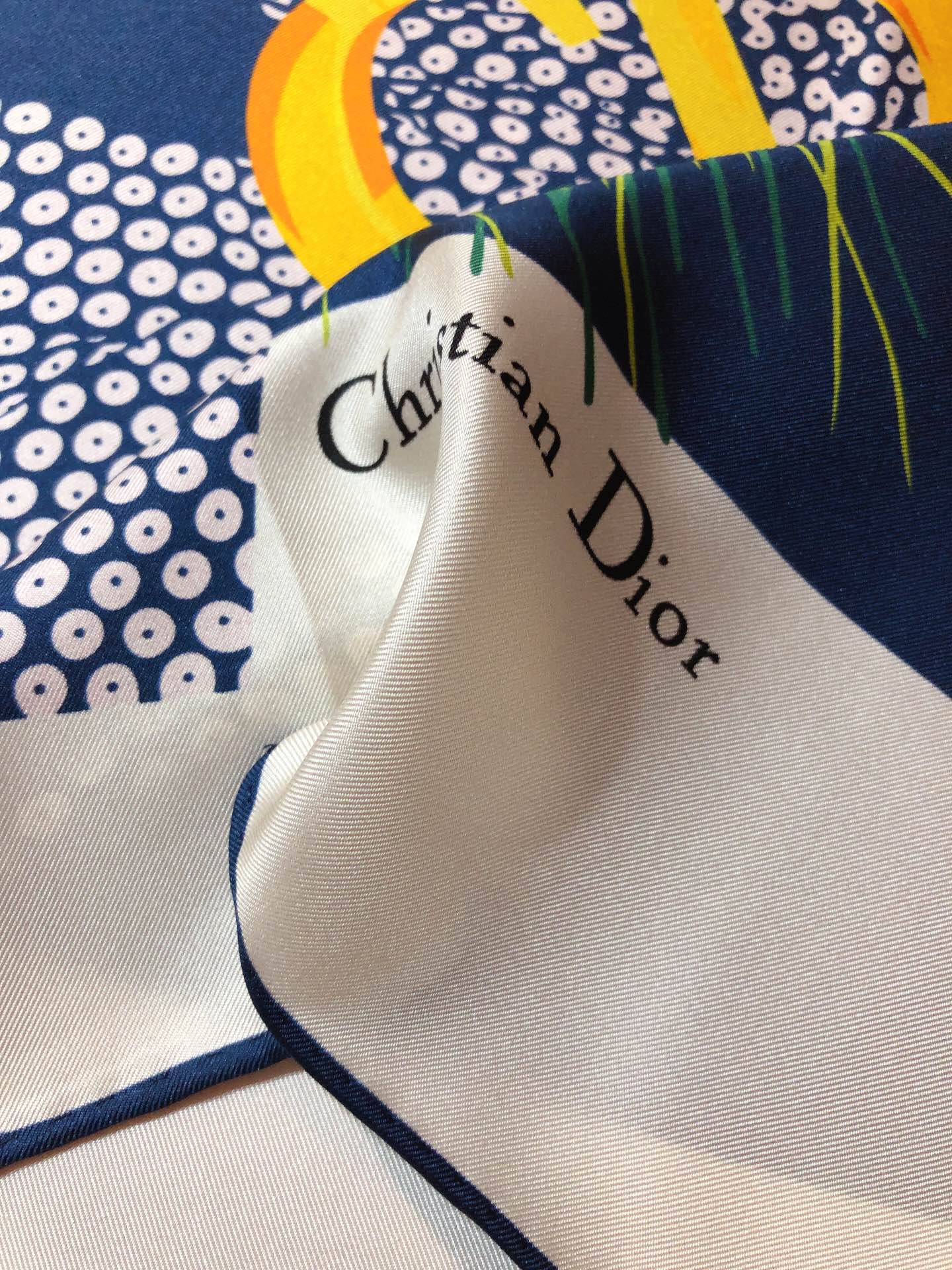 155ND7WDE Stylish Silk Scarve