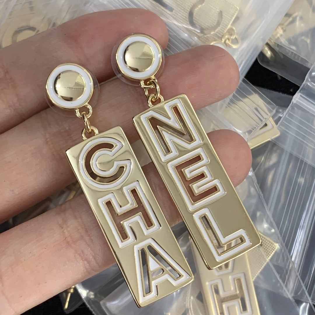 84C58EDE Stylish Earrings