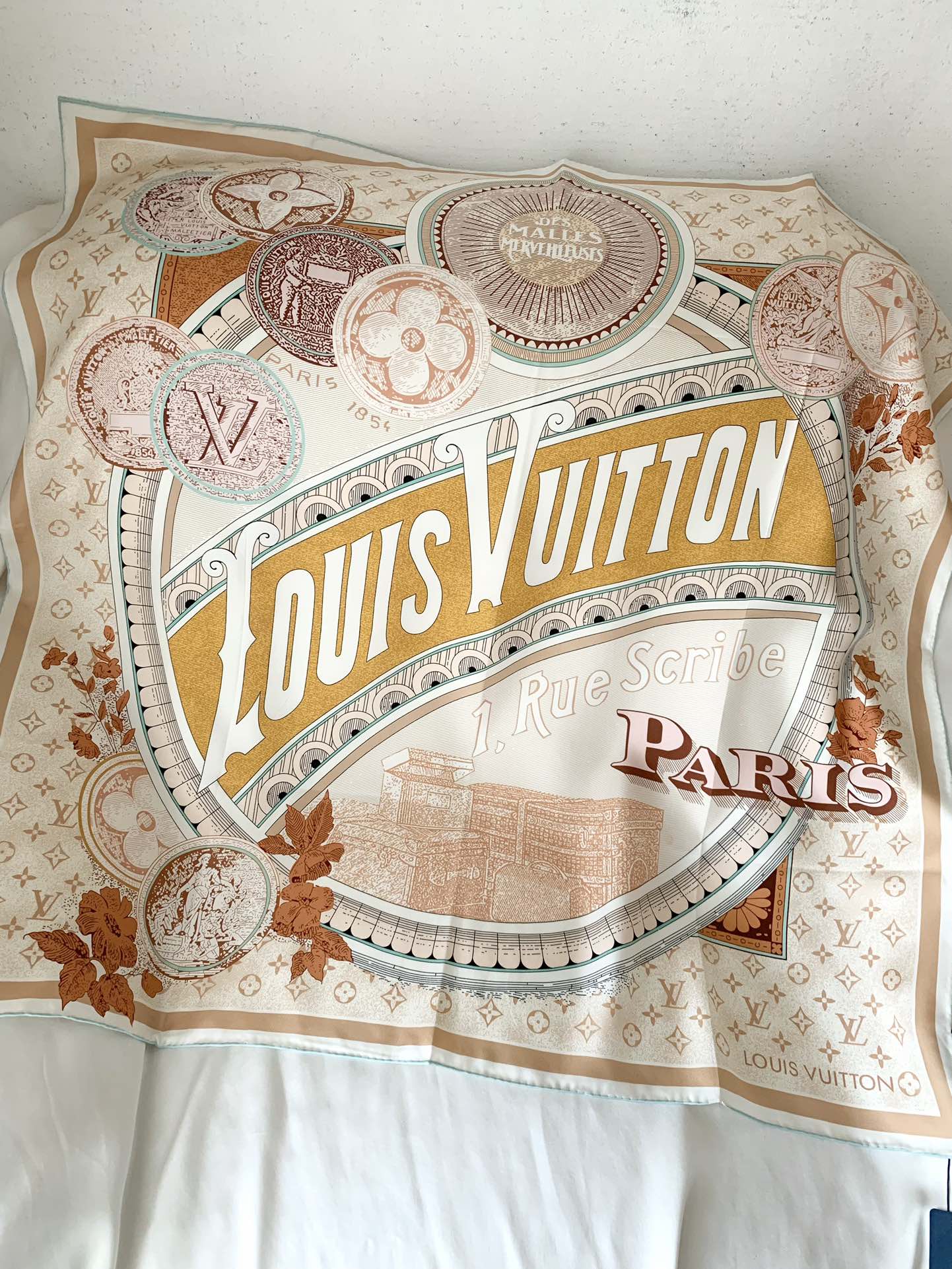 155NE98WDE Stylish Silk Scarve