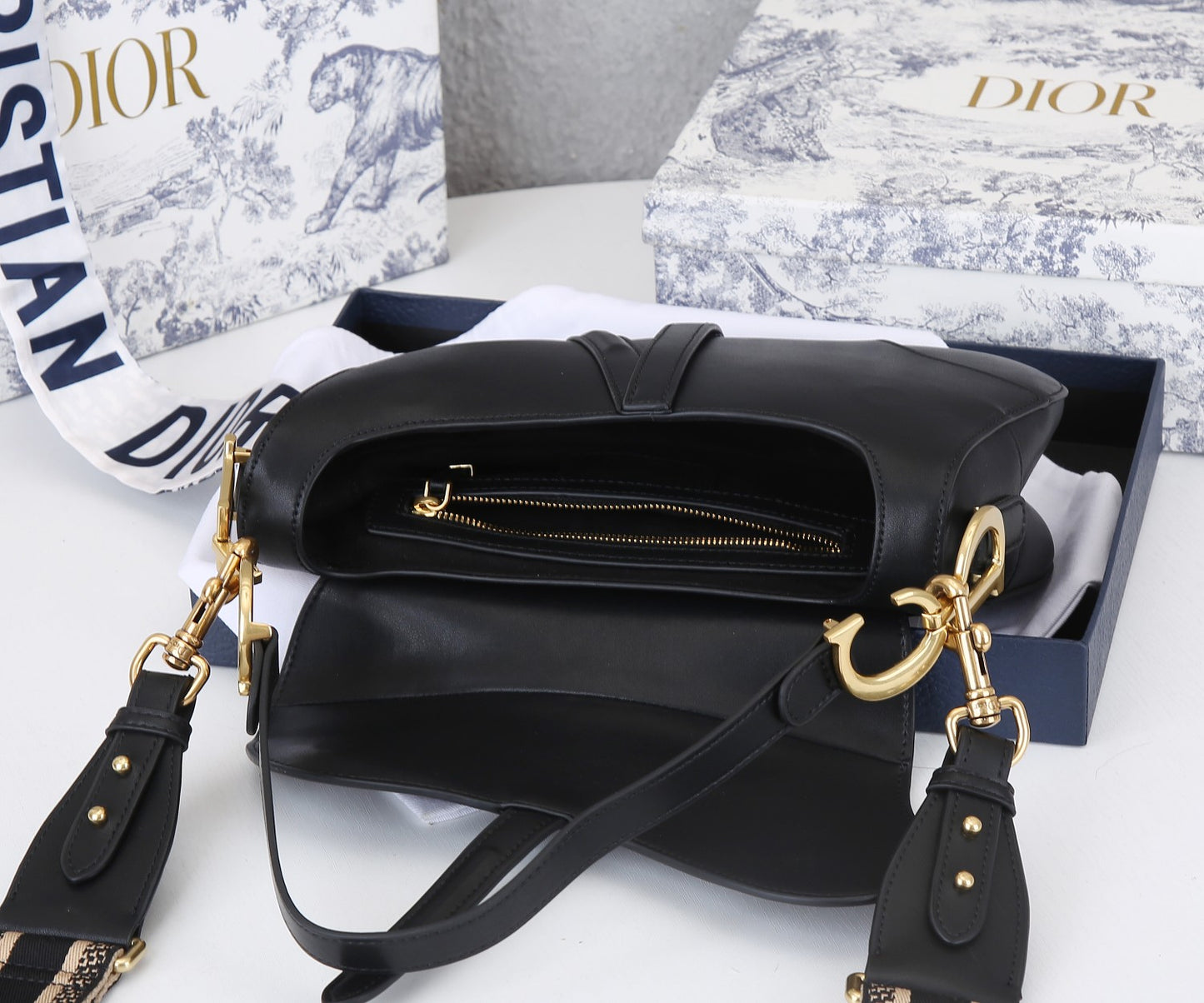 5D11BDE Stylish leather bag 