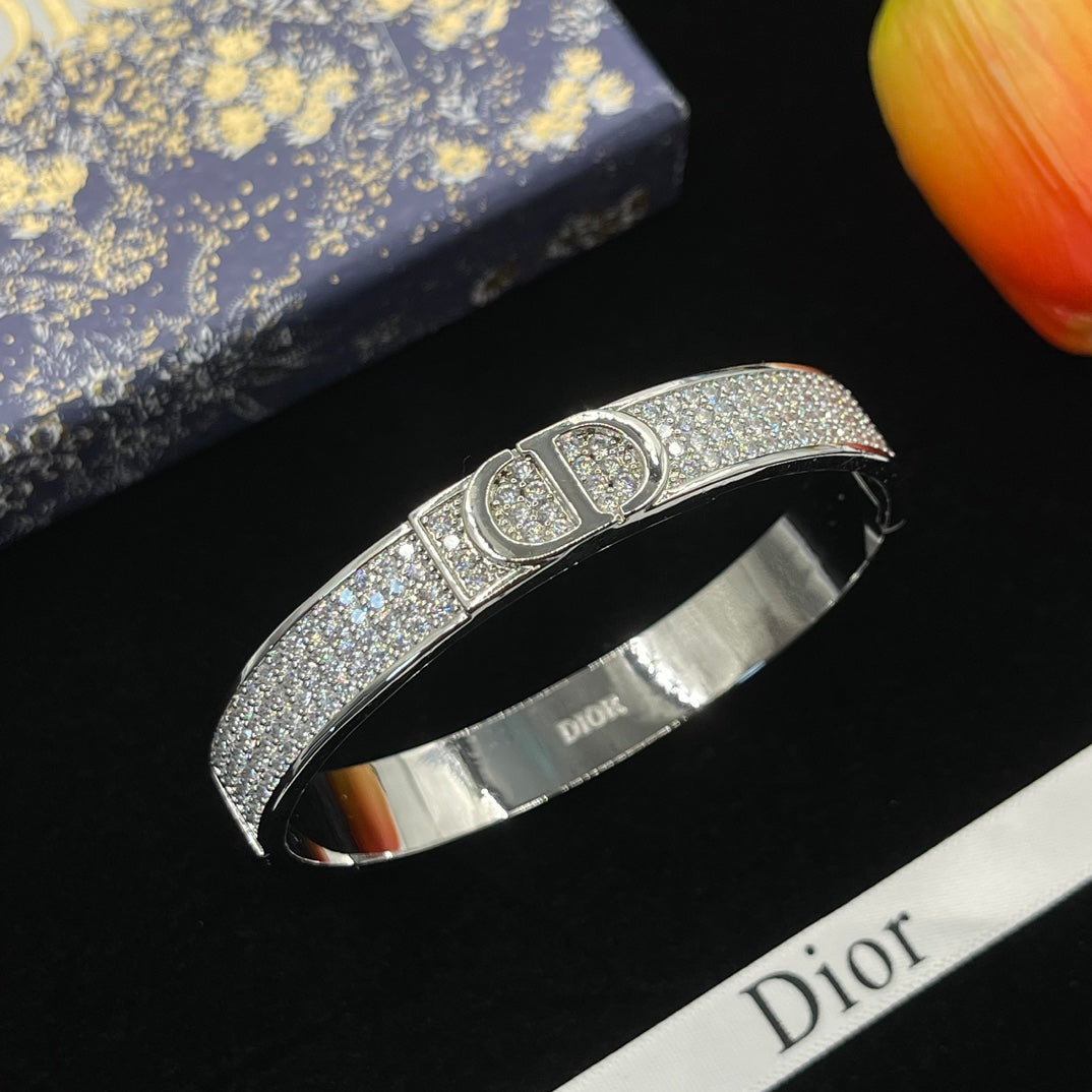 14D673KDE Stylish Bracelets