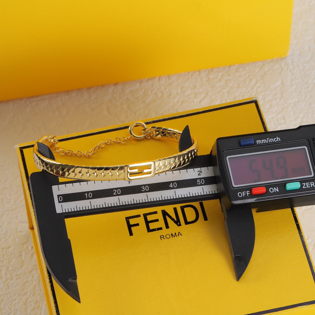 14F589KDE Stylish Bracelets