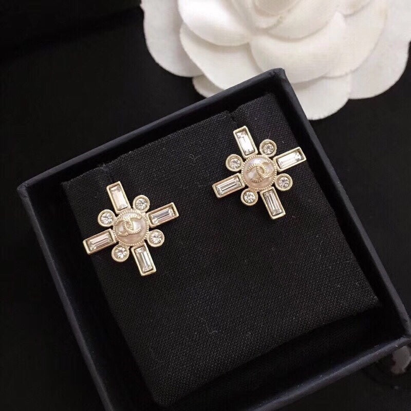 14C44EDE Stylish Earrings