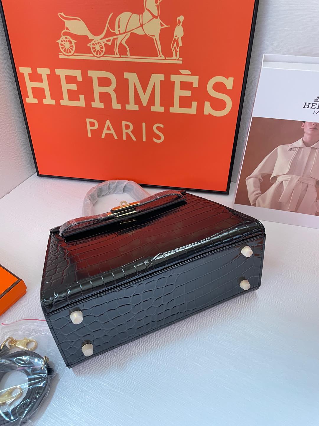 2WH28BDE Stylish leather bag