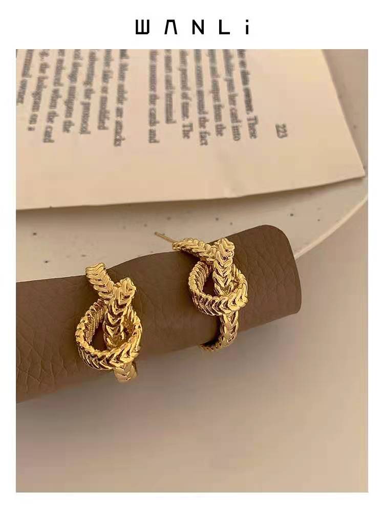 1YCL154EDE Stylish Earrings