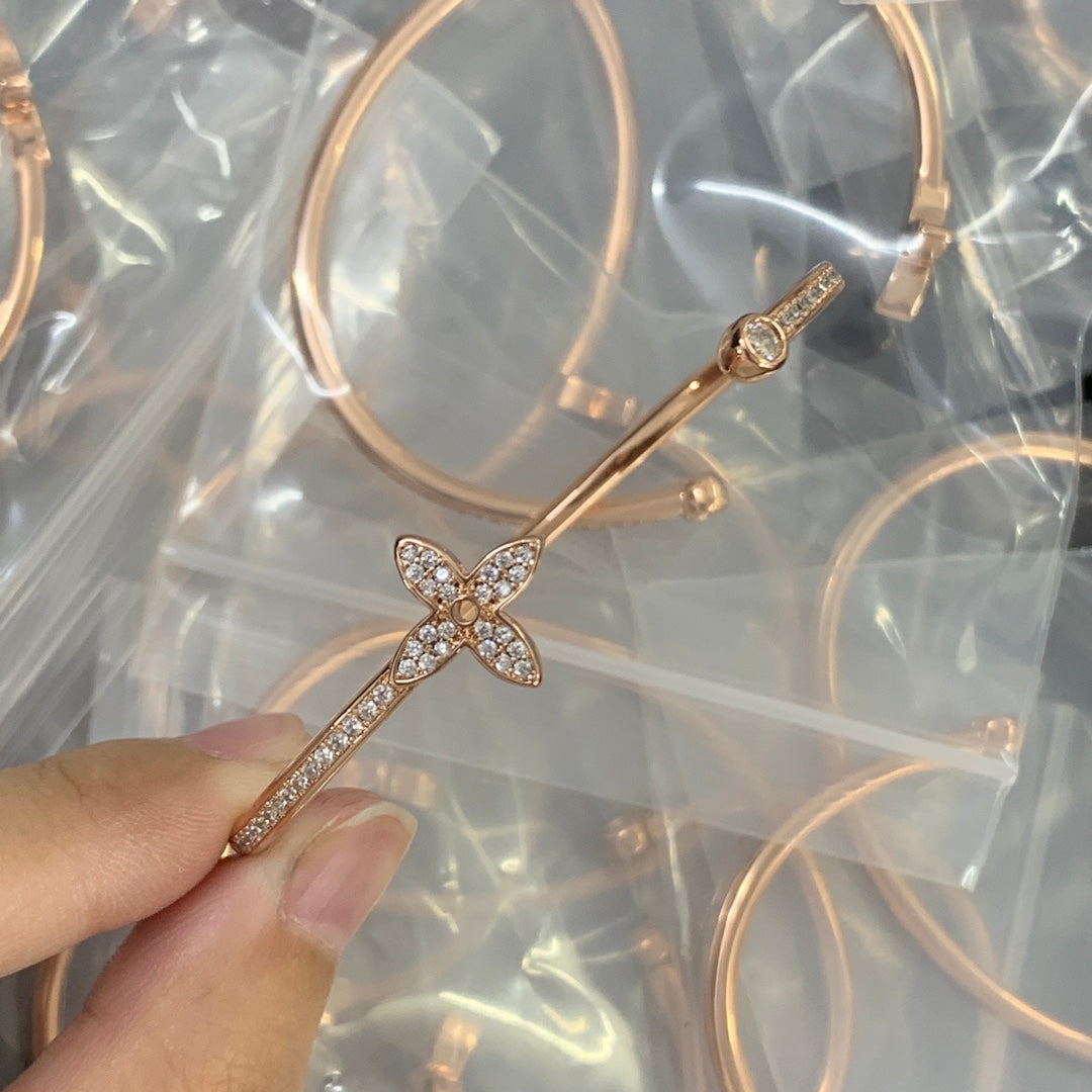 84E63KDE Stylish Bracelets