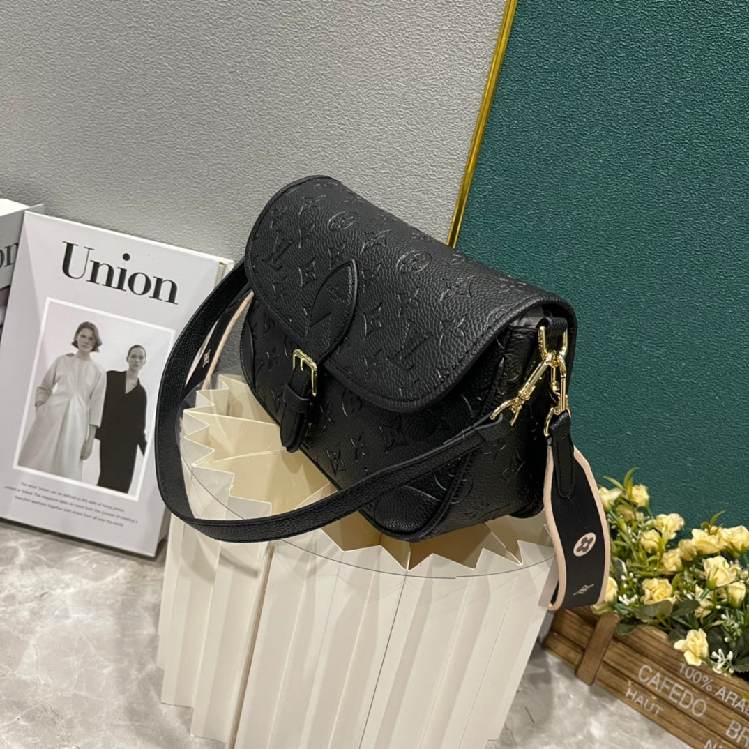 2XE318BDE Stylish leather bag 