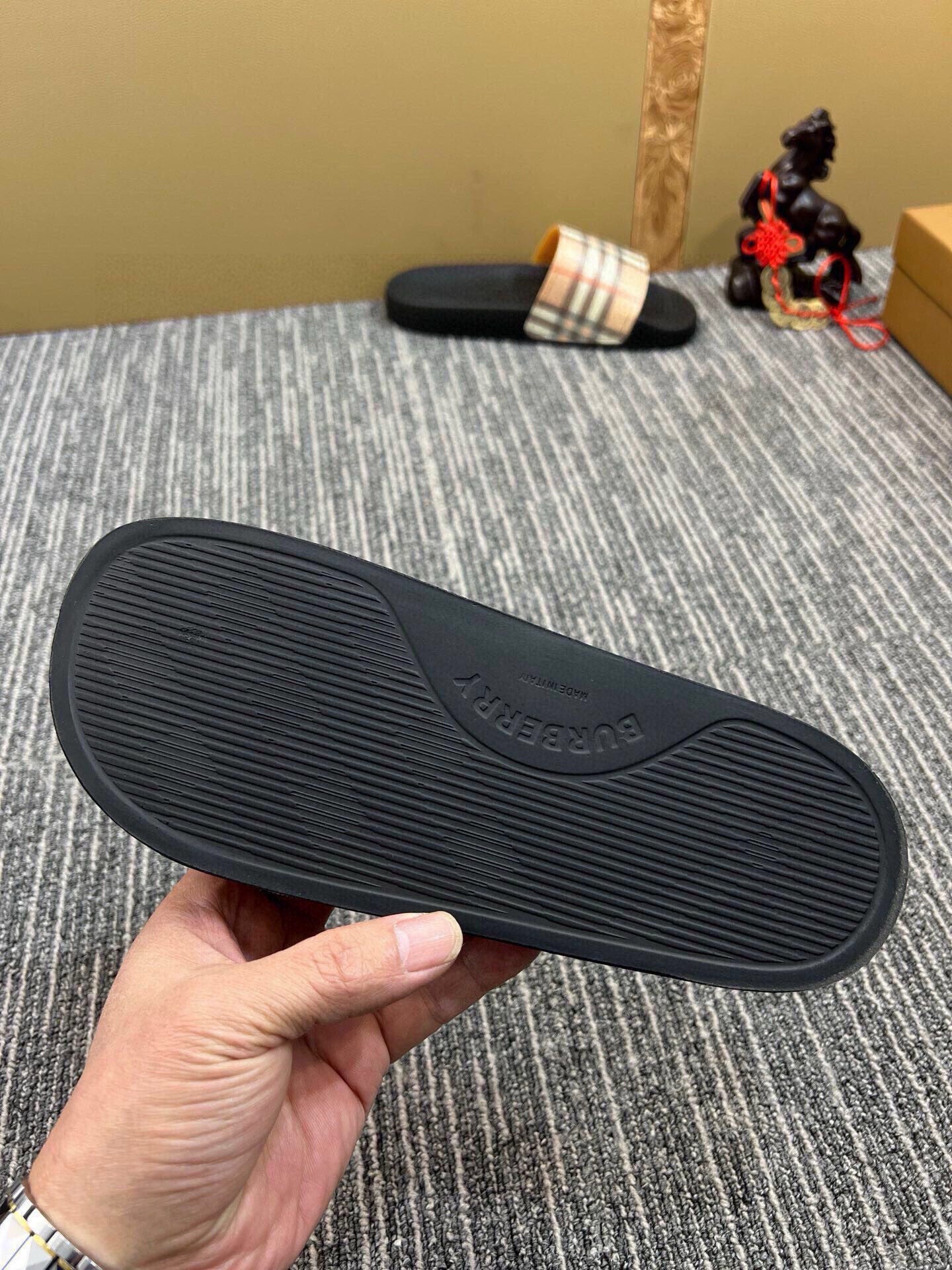 535ZR257ZDE Stylish Slippers