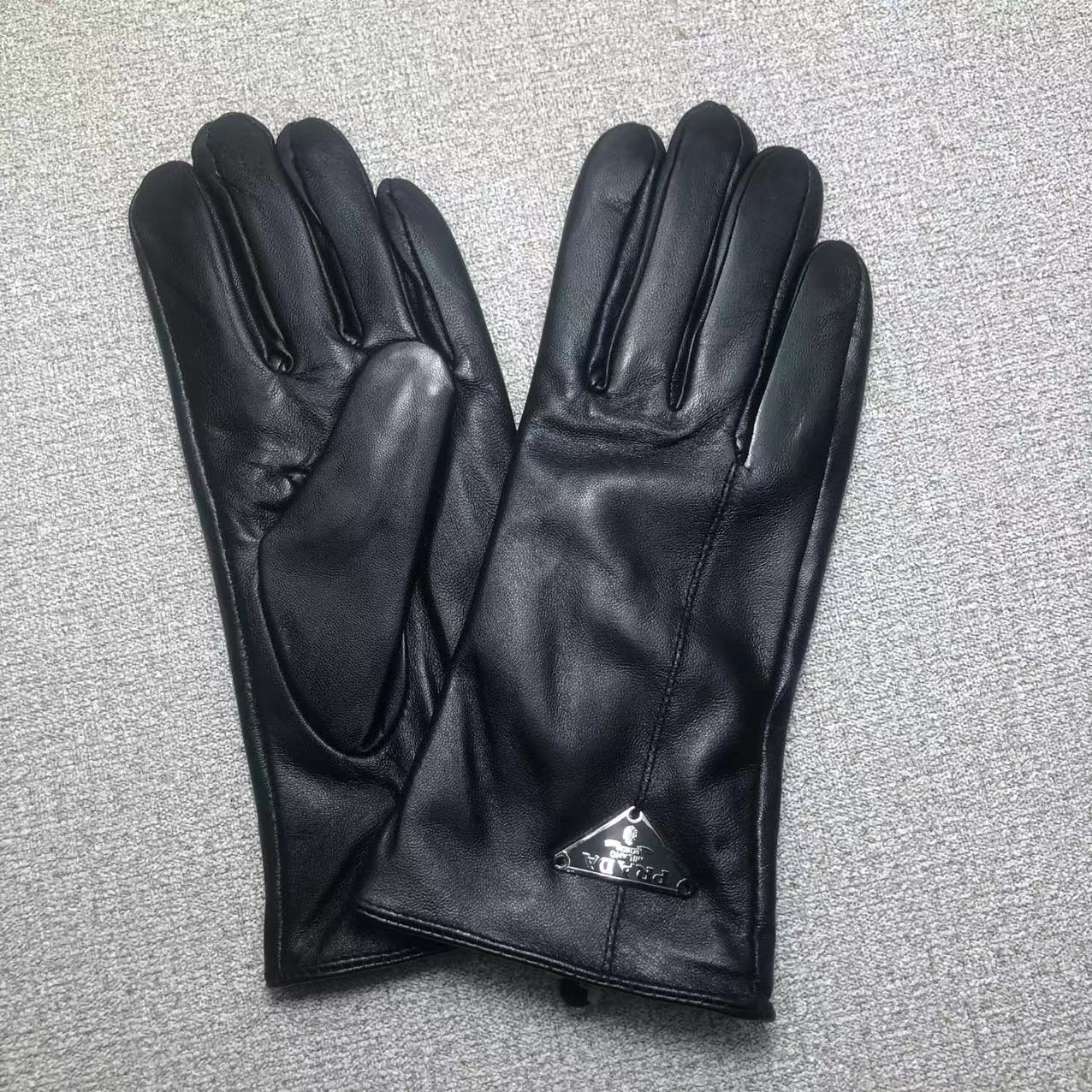 24PD83SDE Stylish gloves
