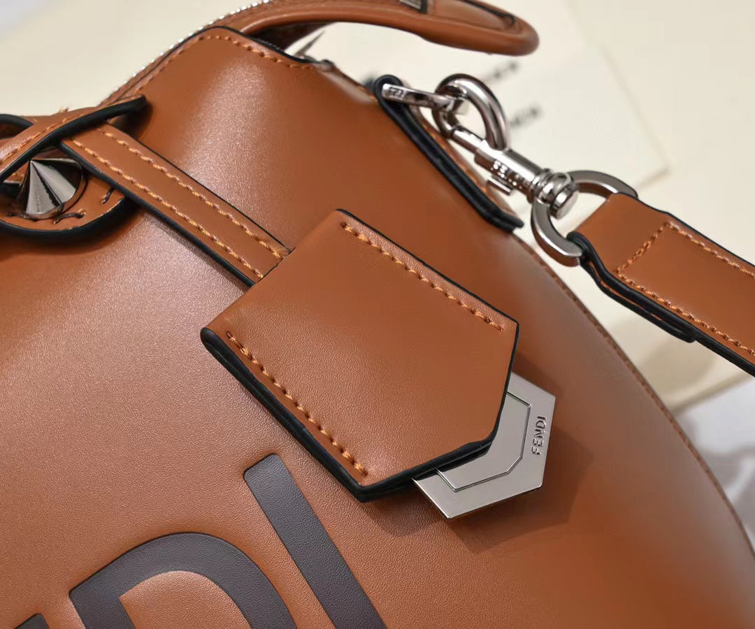 21XF321BDE Stylish leather bag 