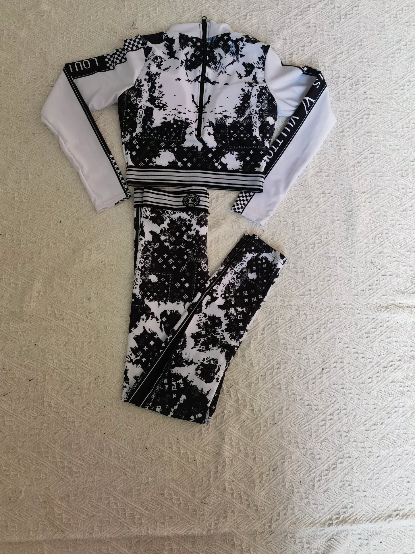 14E39YDE Stylish Long sleeve swimsuit