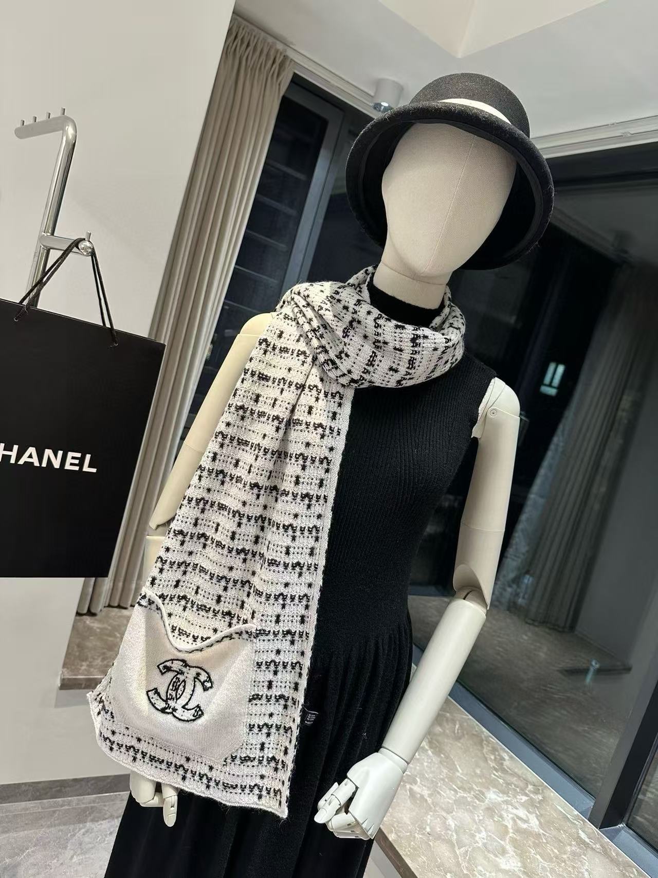 175RC58WDE Stylish Winter Scarves