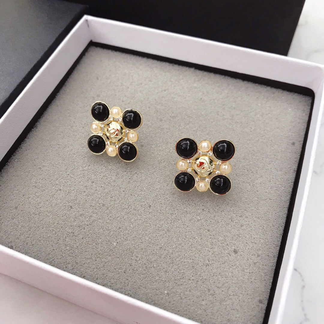 14C88EDE Stylish Earrings