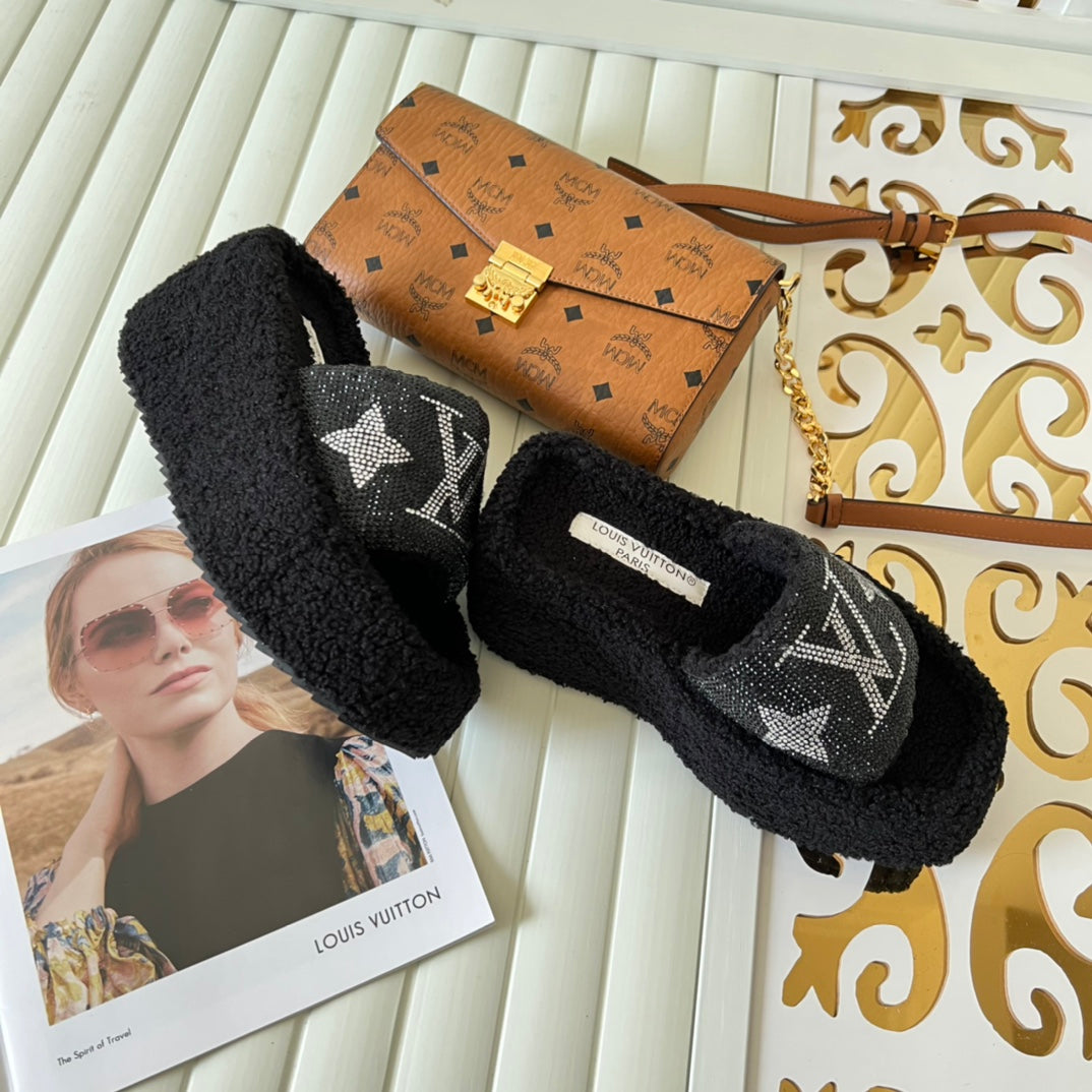 14E91ZDE Stylish Slippers