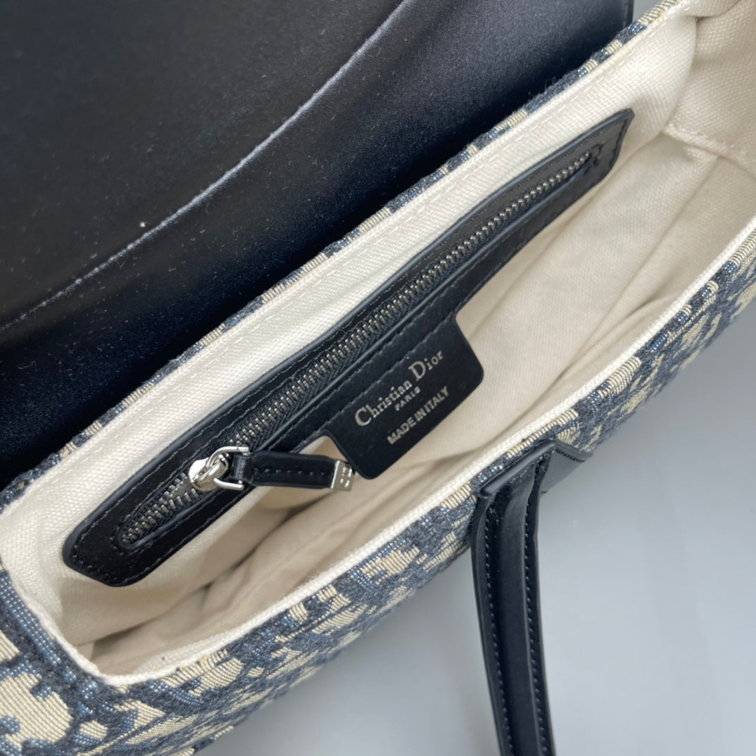 1WD90BDE Stylish leather bag