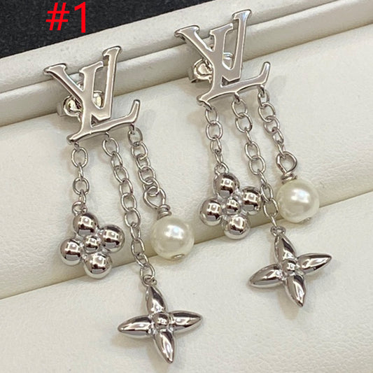 14E450EDE Stylish Earrings