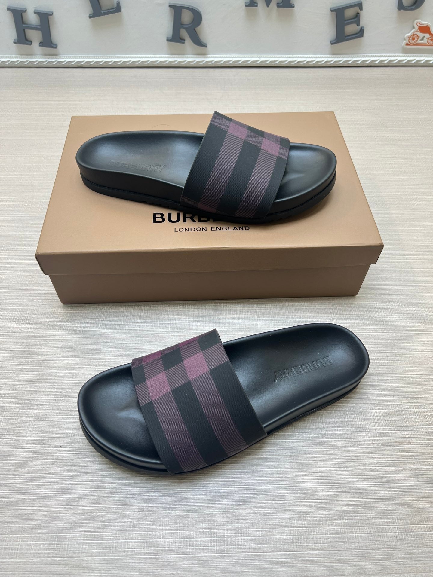 54R119ZDE Stylish slippers