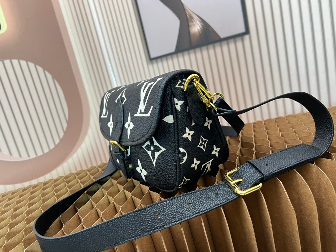 2XE028BDE Stylish leather bag 