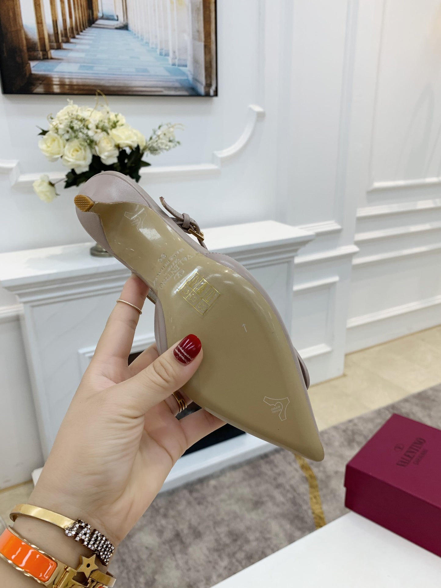 2YVL28ZDE Stylish leather  High heels