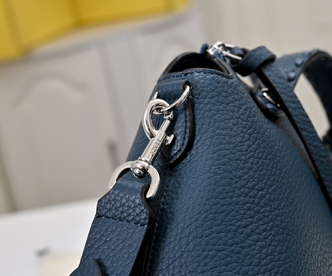 1WF109BDE Stylish leather bag