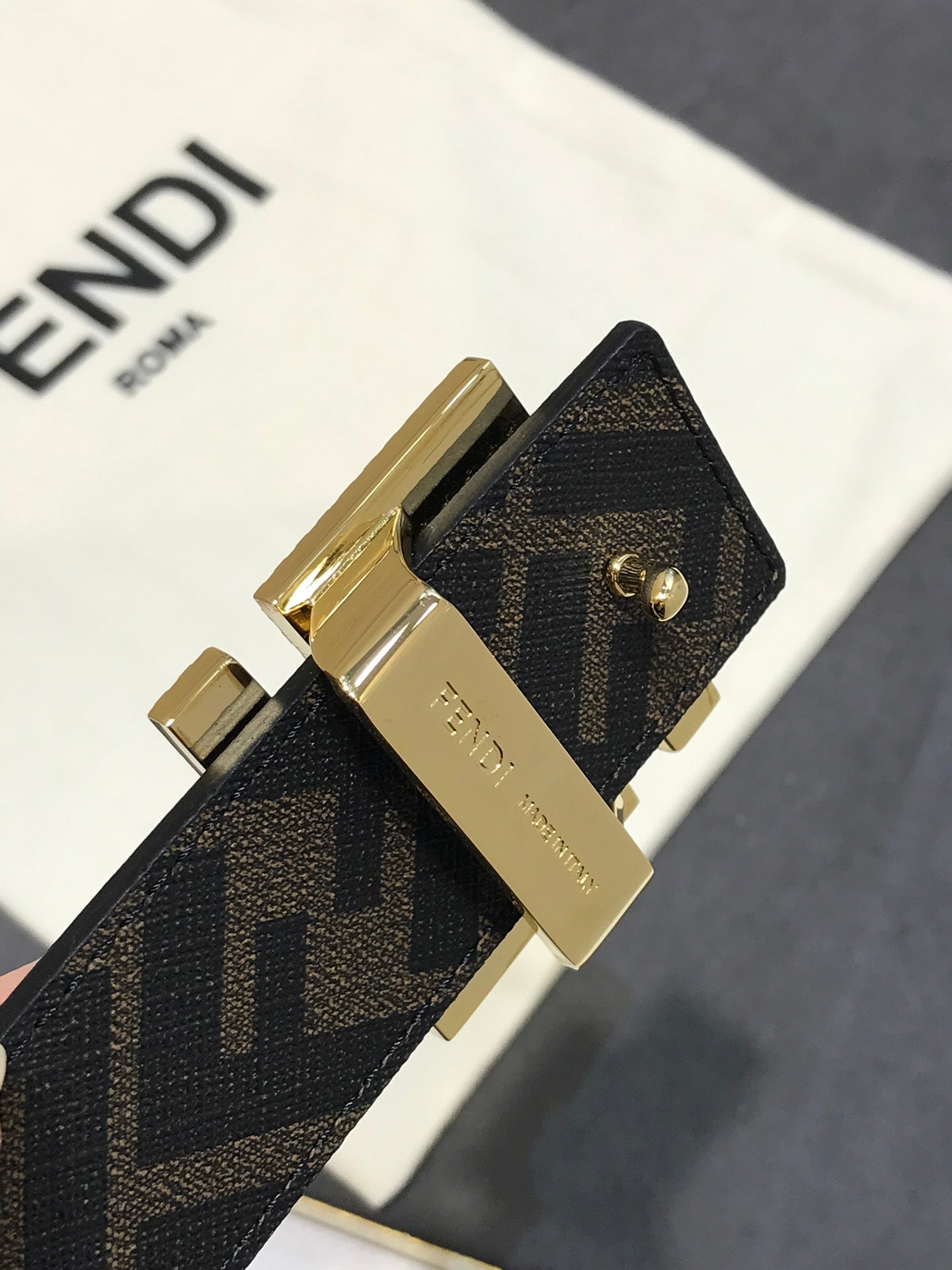 14F77PDE Stylish  High quality belt With full package