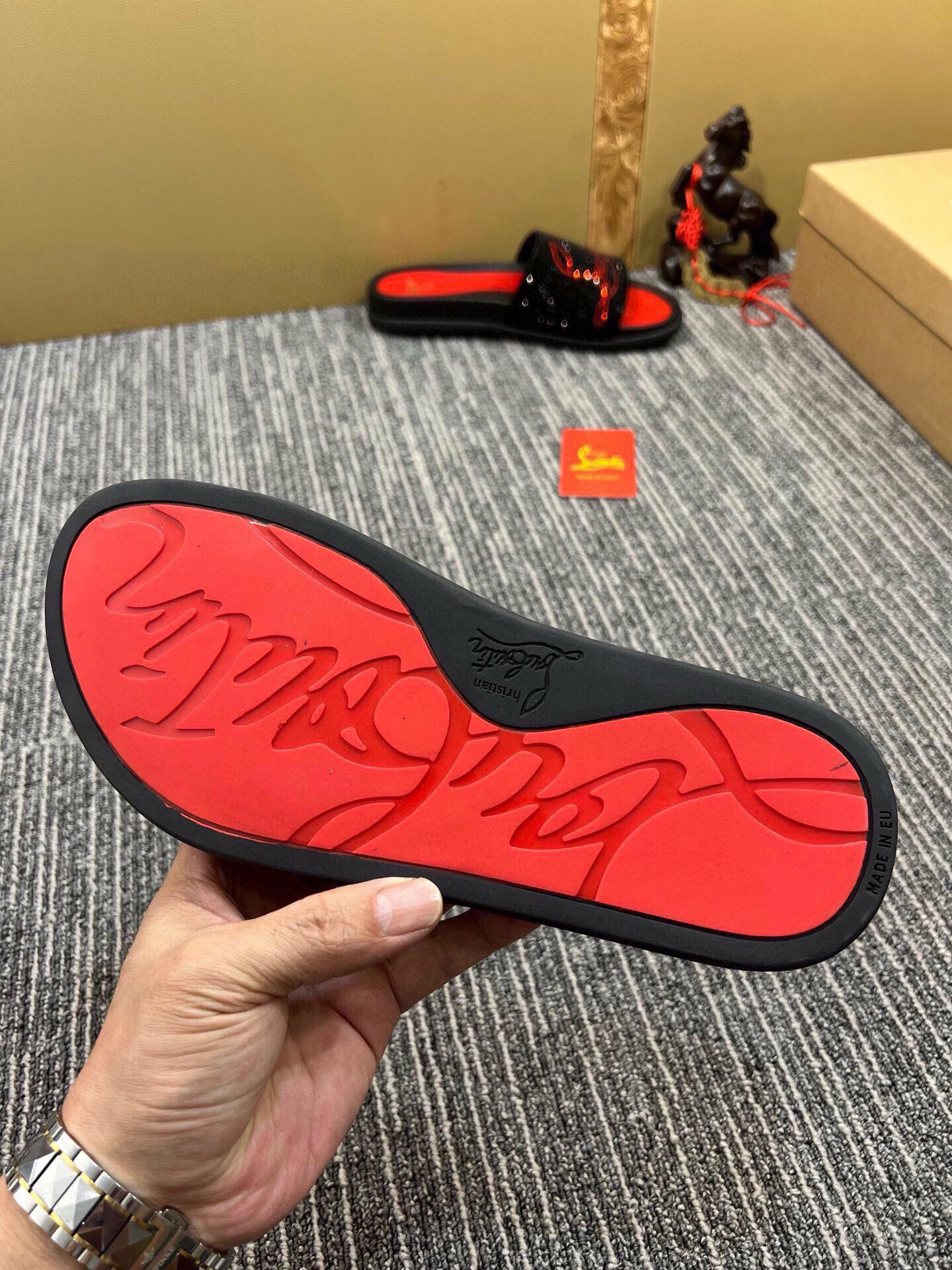 54A128ZDE Stylish slippers