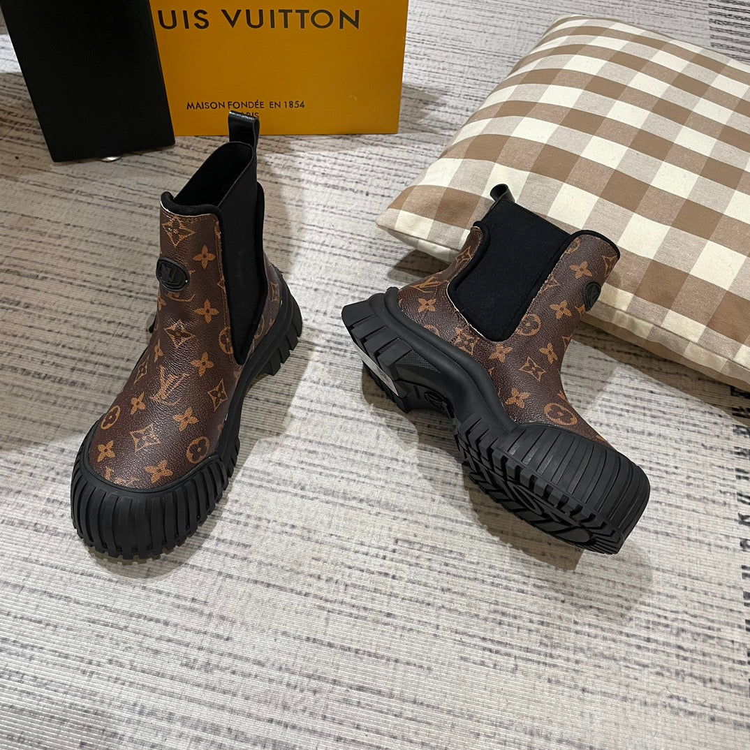1JE8ZDE Stylish leather boots
