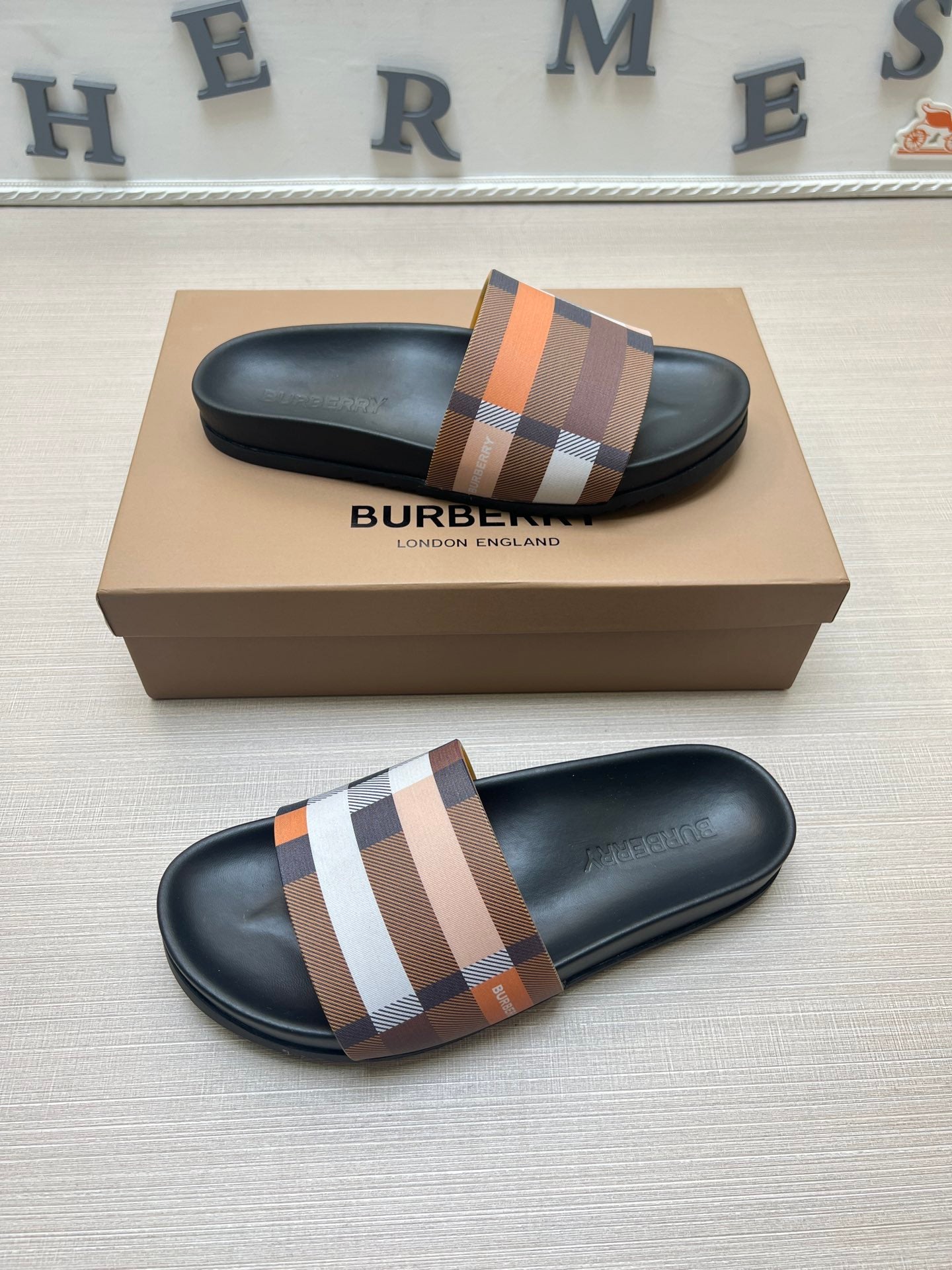 54R119ZDE Stylish slippers