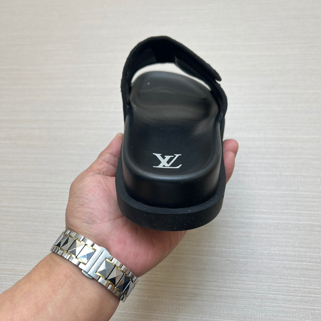 54E112ZDE Stylish slippers