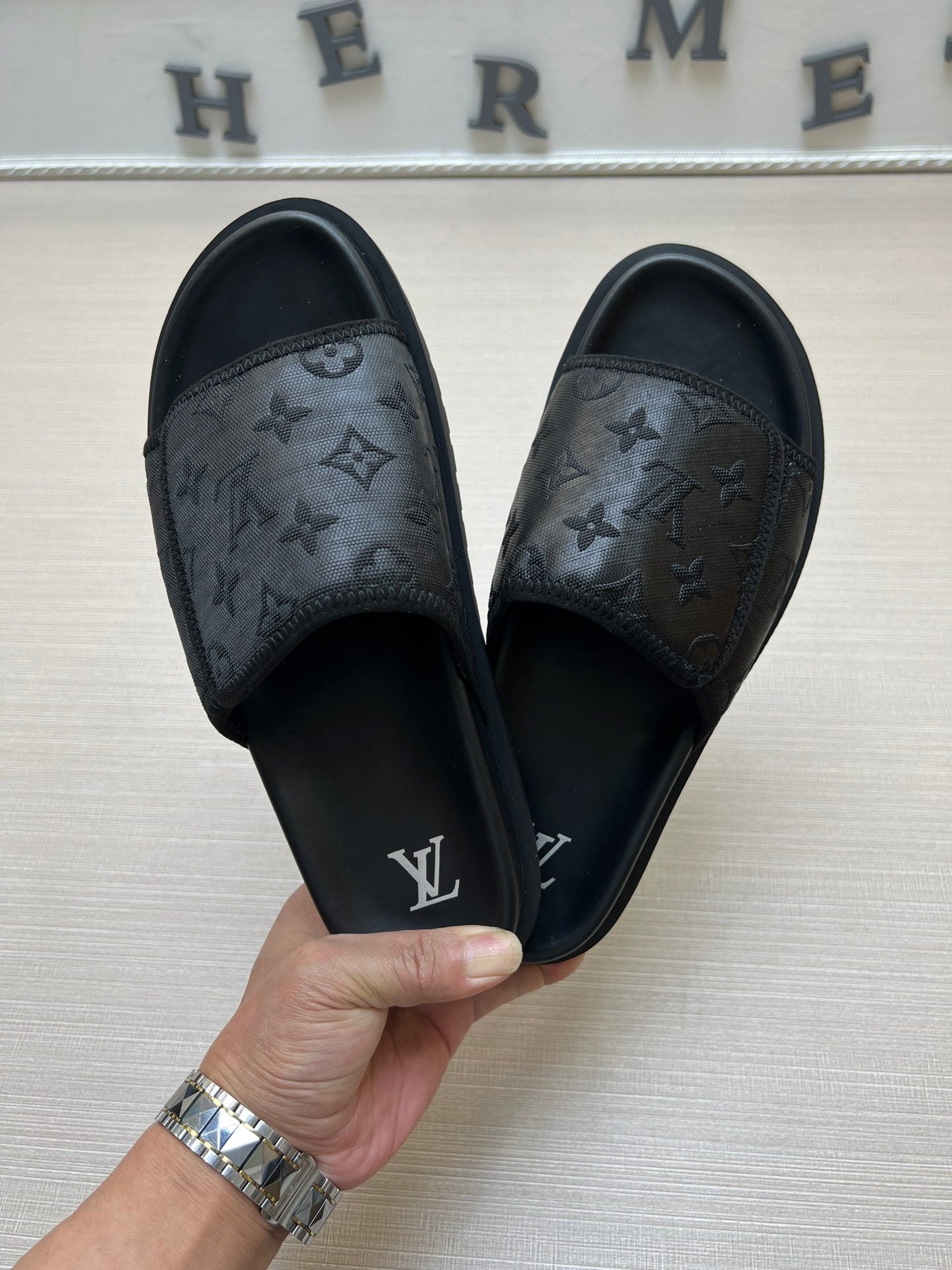 54E14ZDE Stylish slippers