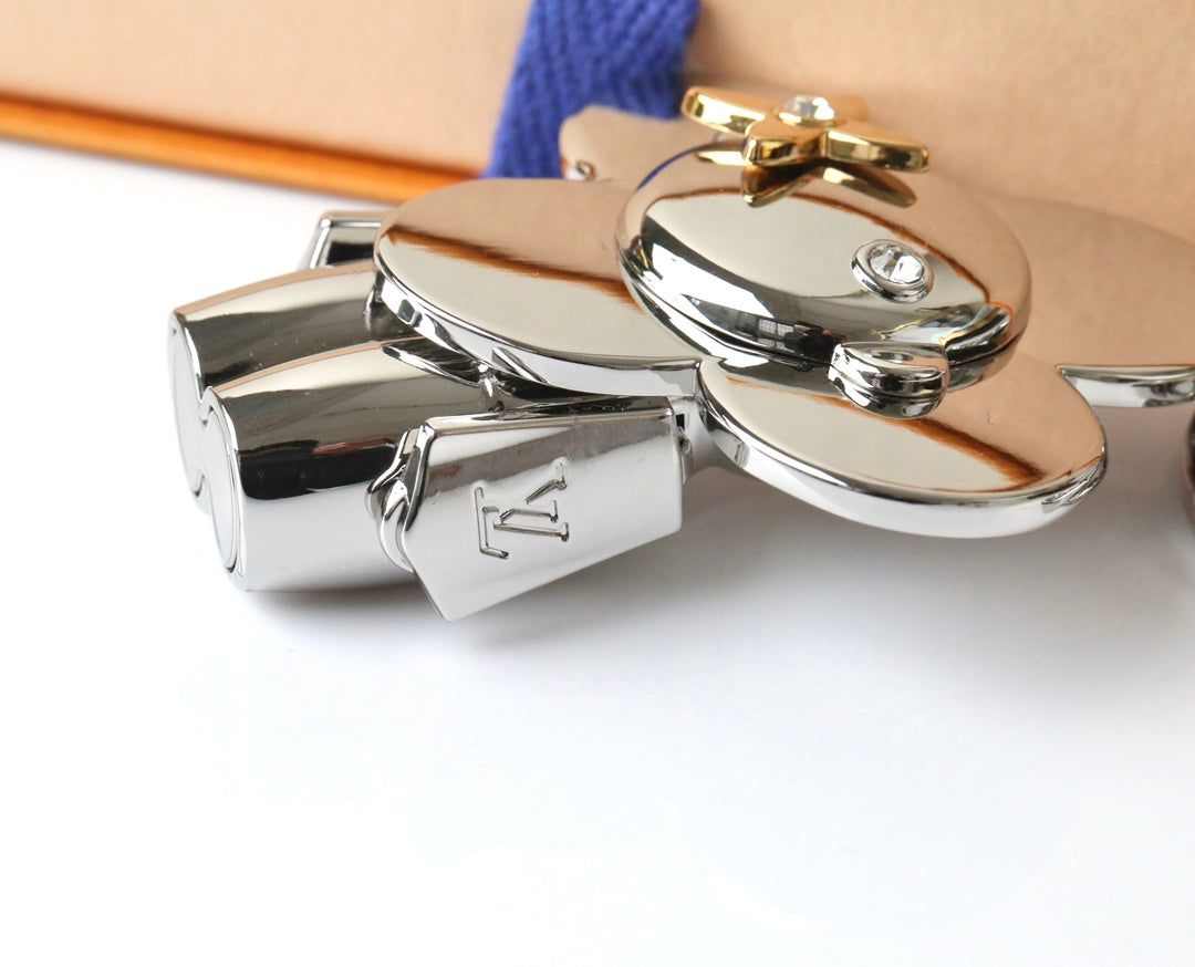 14E67ADE Stylish key closure