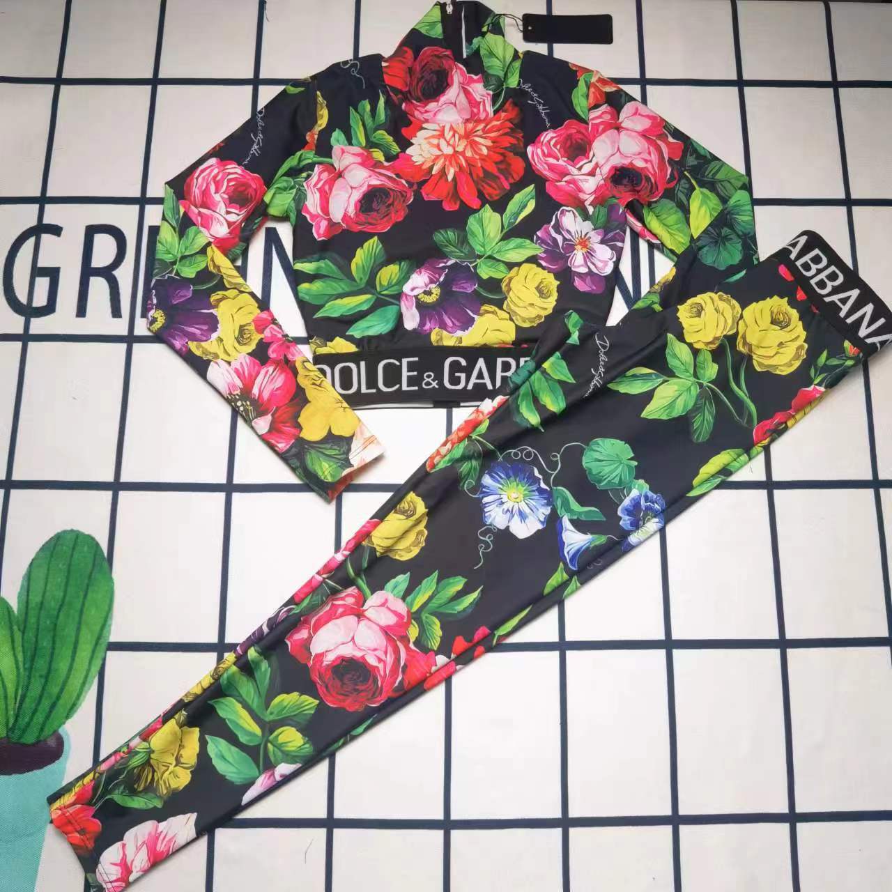 14A47YDE Stylish Long sleeve swimsuit