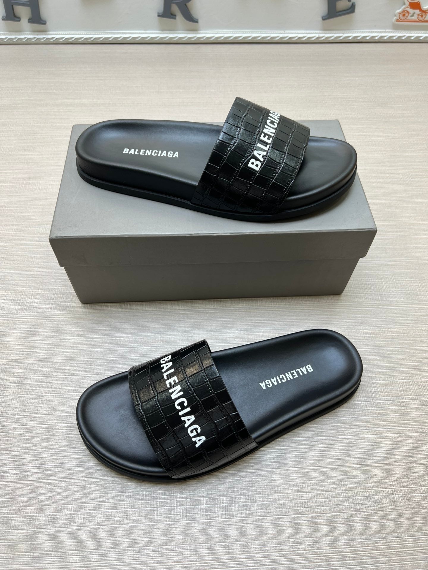 54J99ZDE Stylish slippers