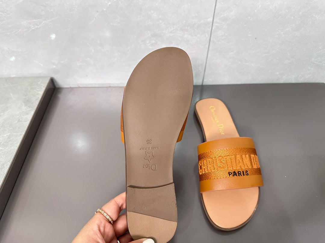 14D32ZDE Stylish slippers