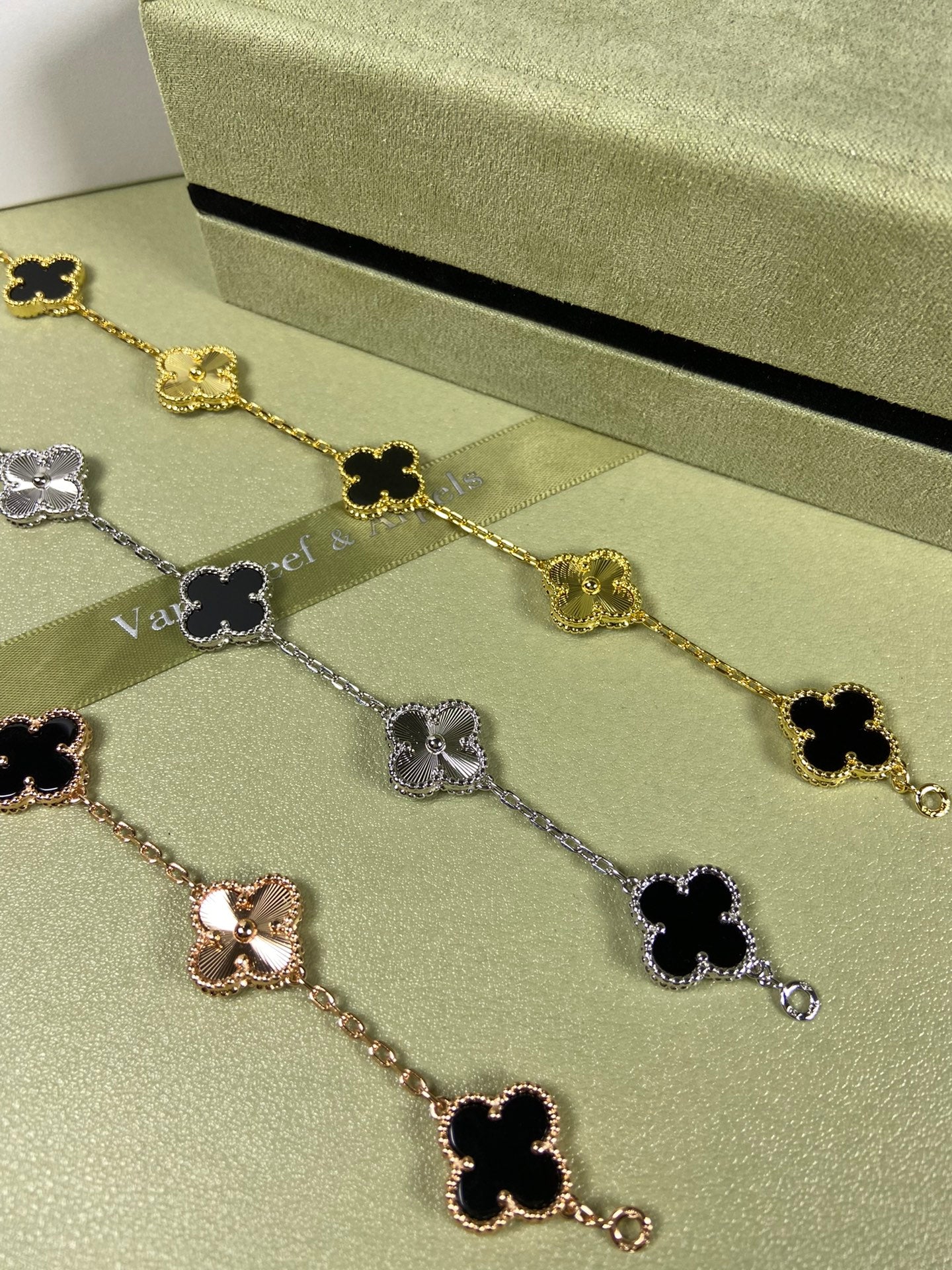 5XVA181KDE Stylish bracelets  5 flowers normal size1.5cm flower