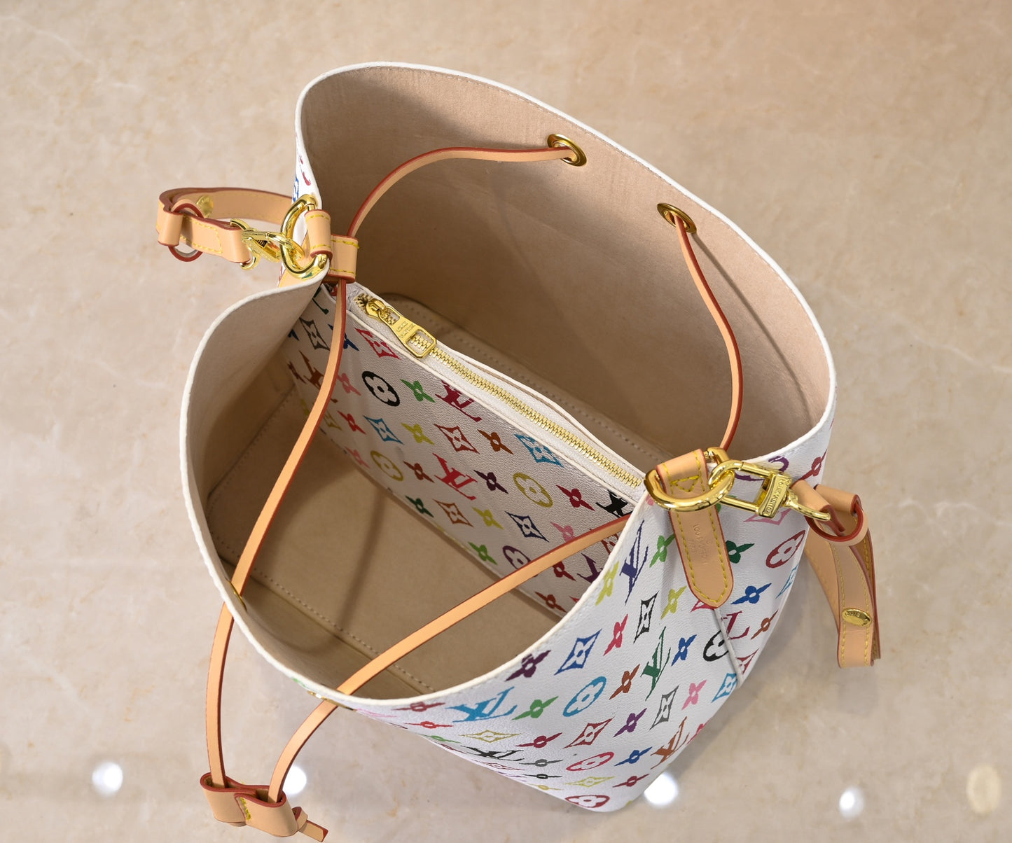 155NE36BDE Stylish leather bag