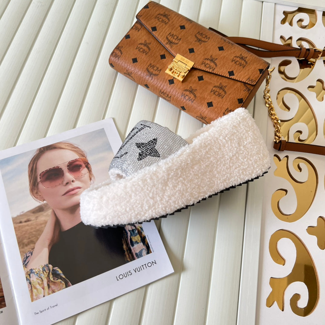 14E91ZDE Stylish Slippers