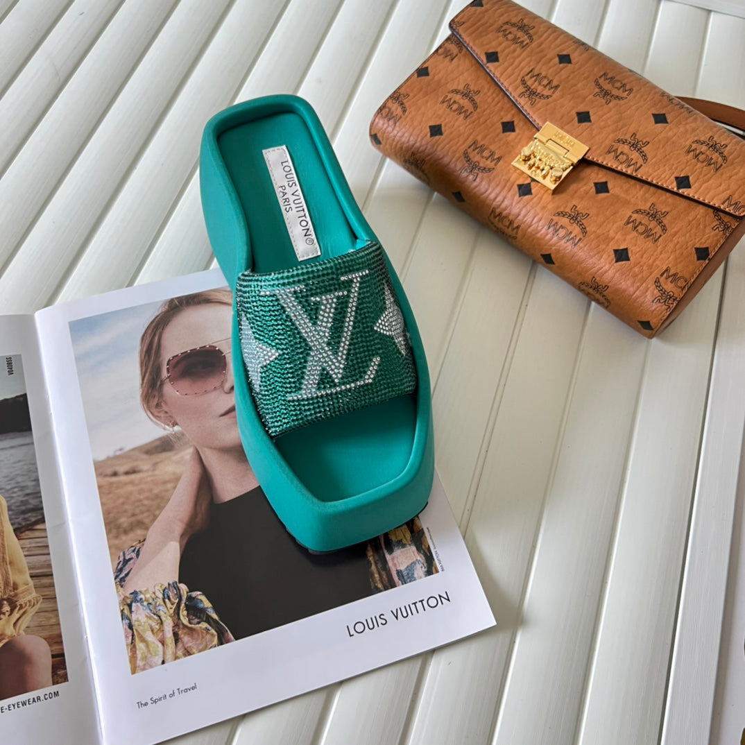 14E90ZDE Stylish Slippers