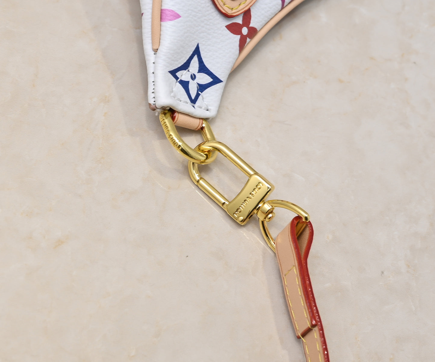 2WE10BDE Stylish leather bag