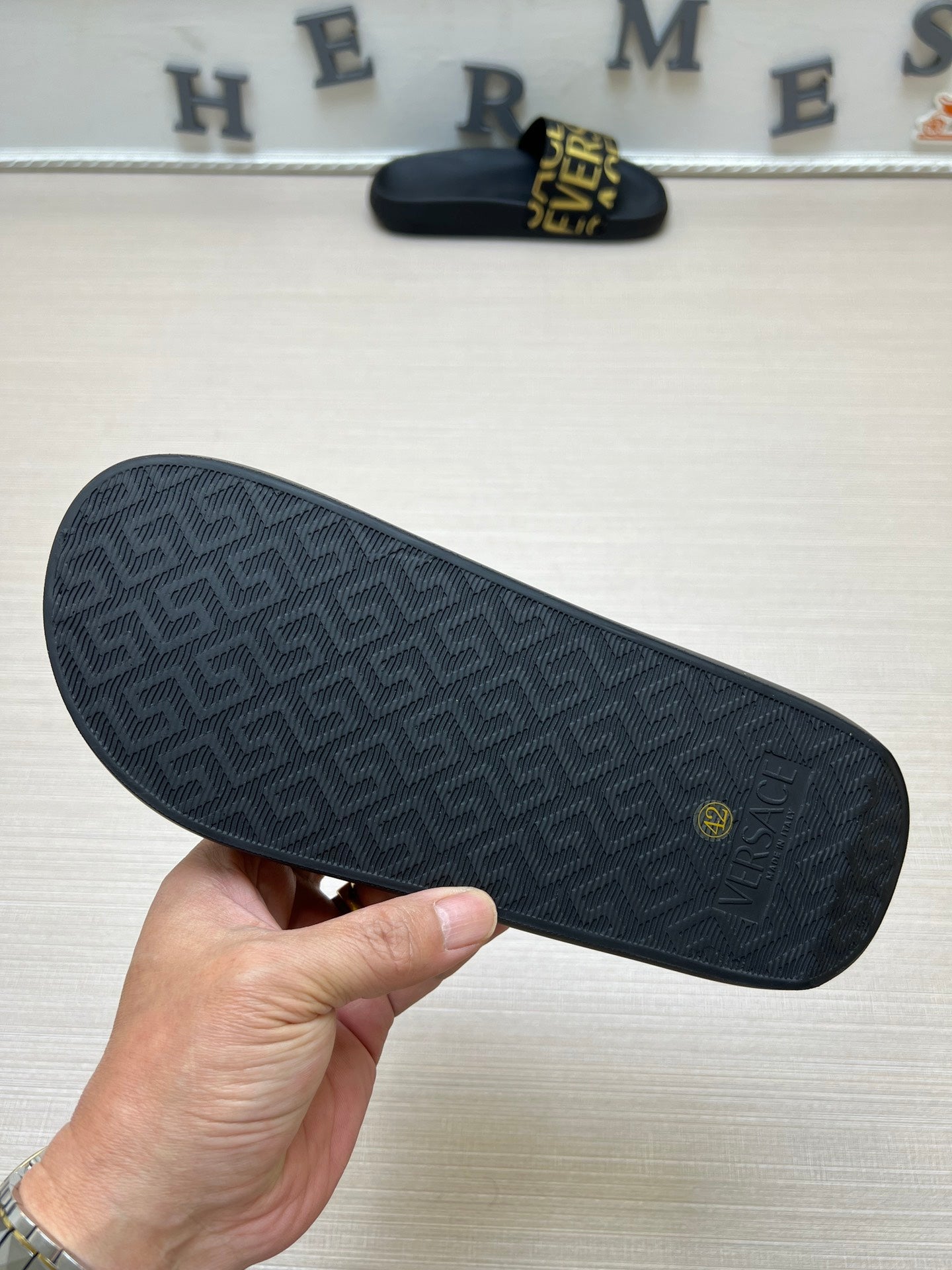 54V108ZDE Stylish slippers