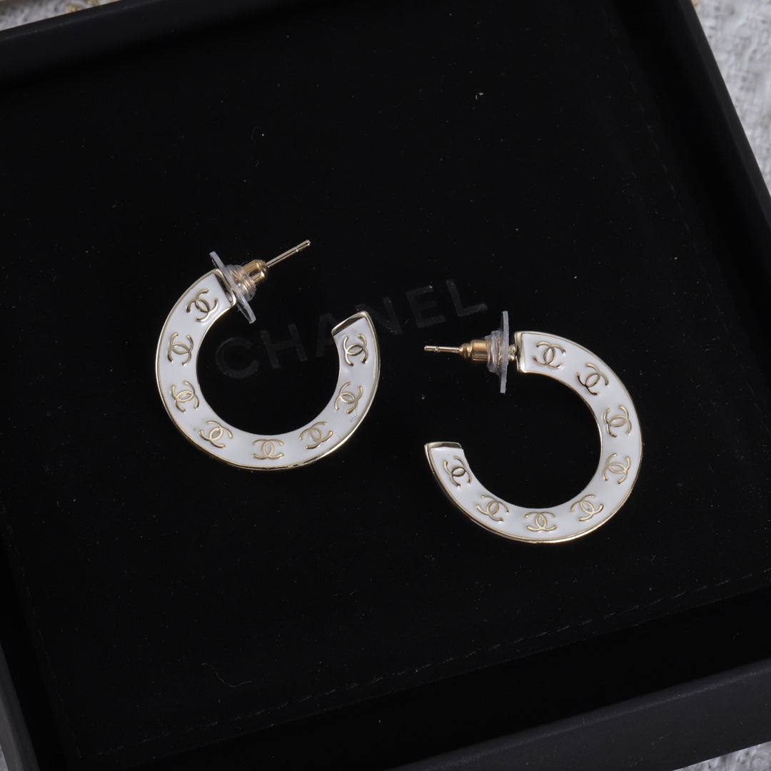14C9EDE Stylish Earrings