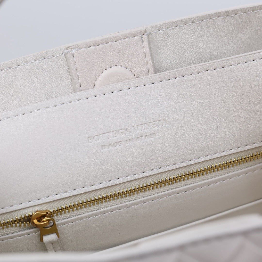 1XA80BDE Stylish leather bag