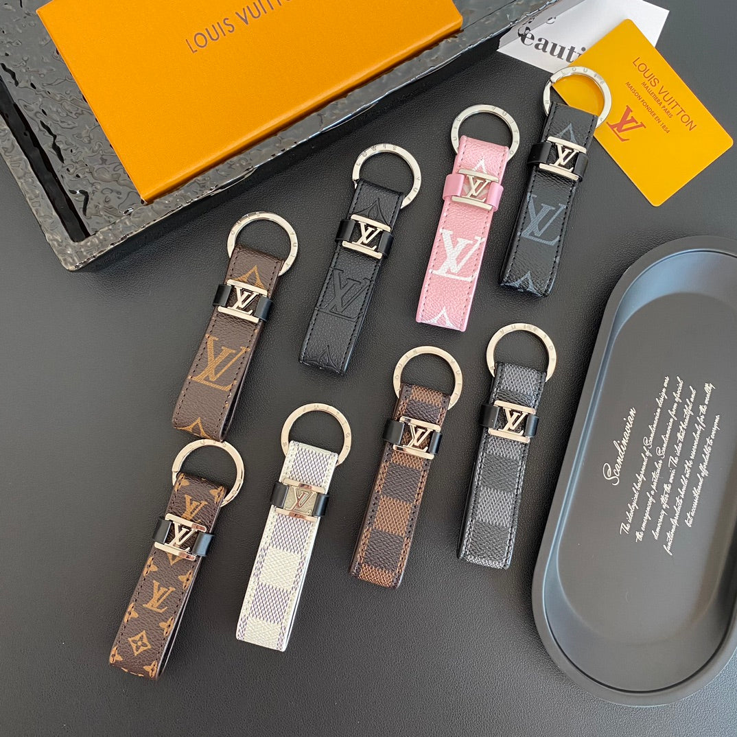 3RE2ADE Stylish key closure
