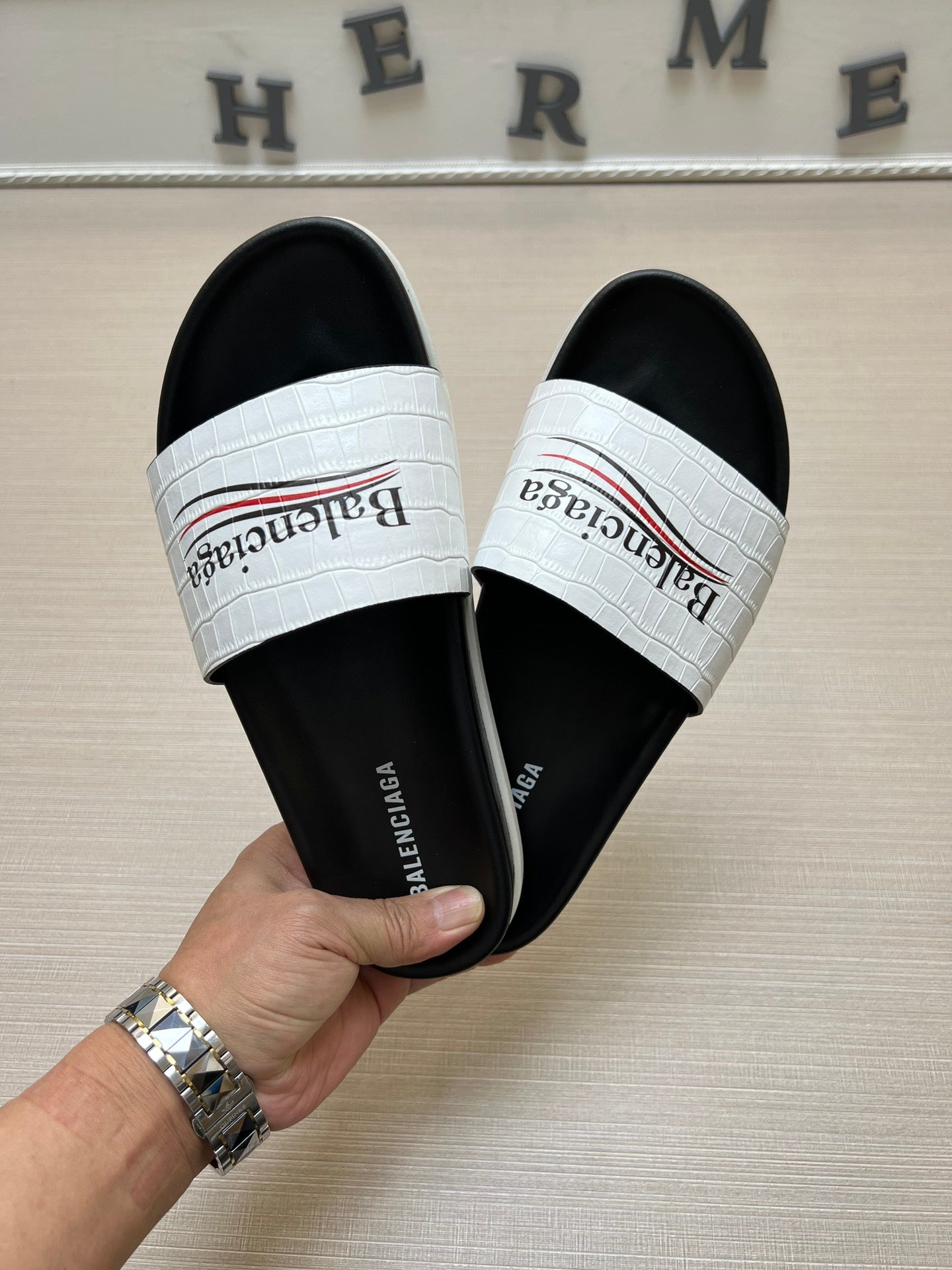54J99ZDE Stylish slippers