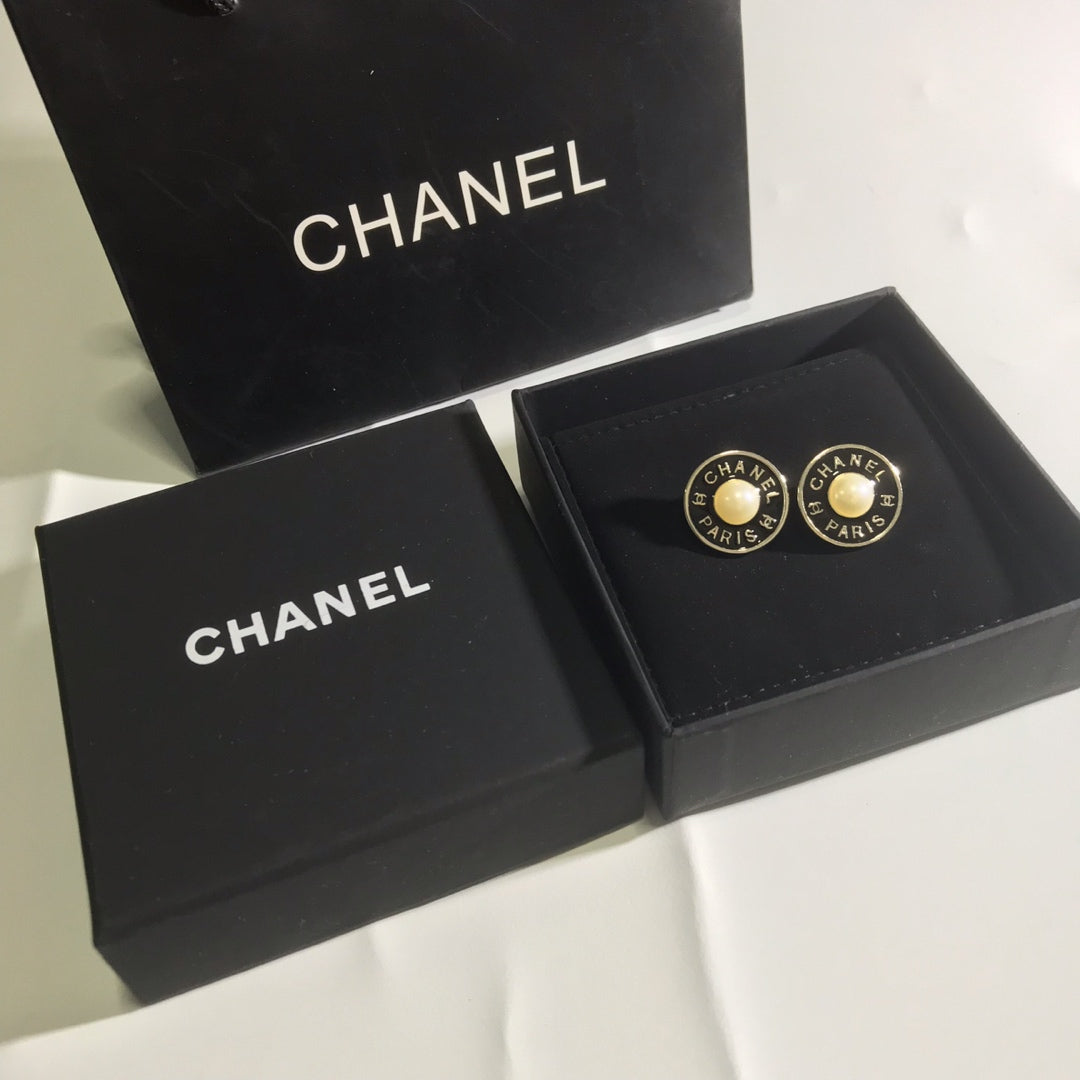 14C21EDE Stylish Earrings