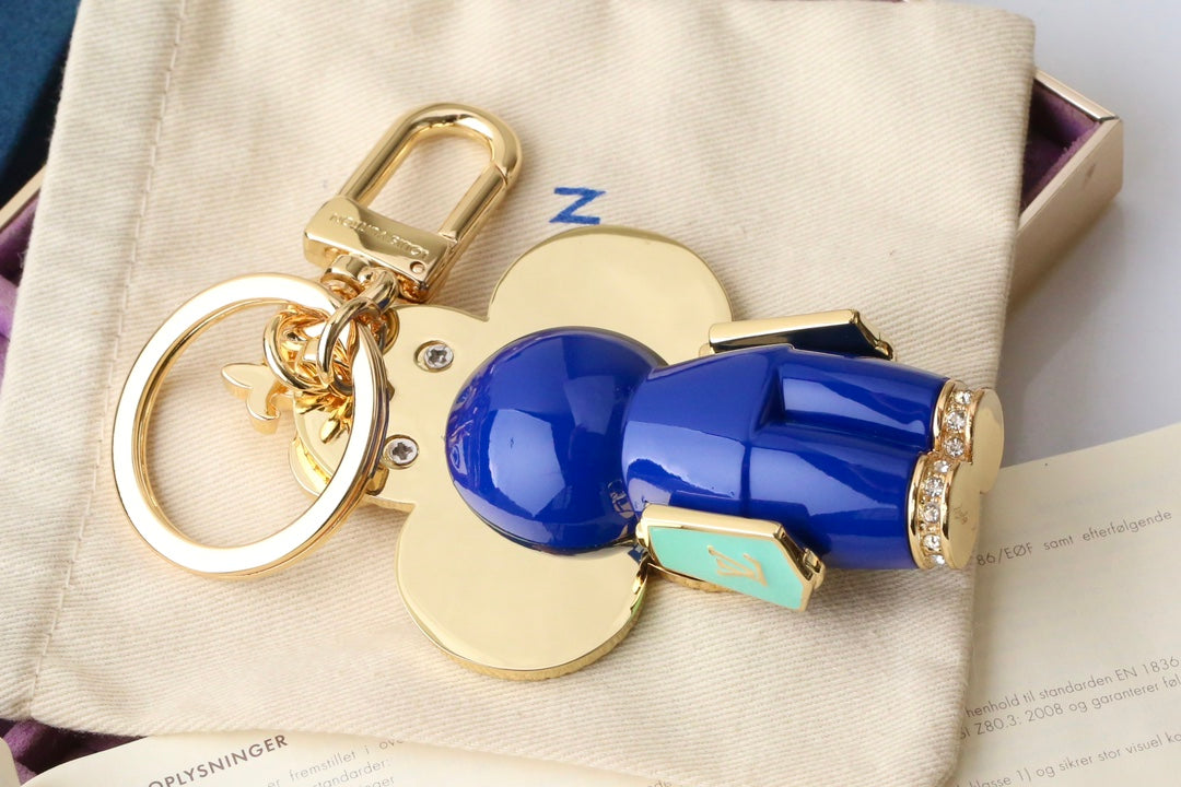 14E66ADE Stylish key closure