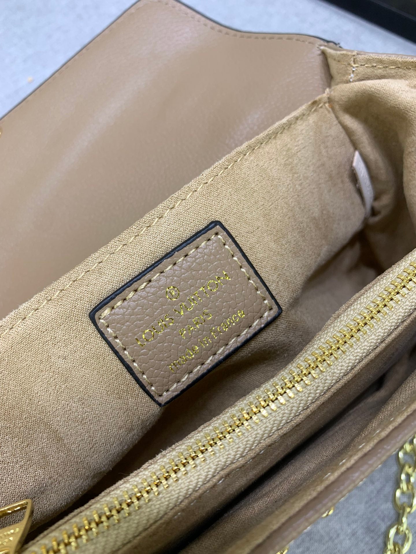 2XE43BDE Stylish leather bag 